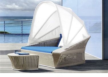 Yarım Oval Stil PE Rattan Şezlong Veranda Mobilya Canopy ile Şezlong